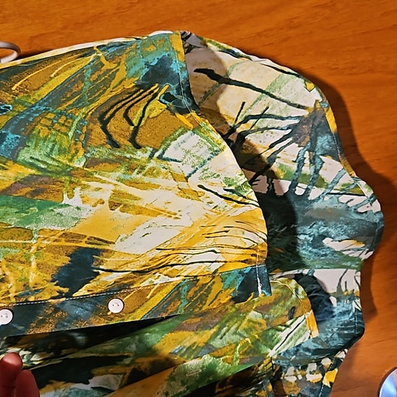 Rainforest inspired Mossimo top. Vibrant summer colors. Size S/P. - Picture 7 of 7